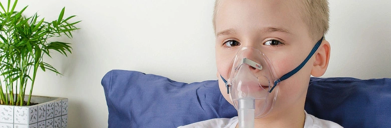 Child with oxygen mask