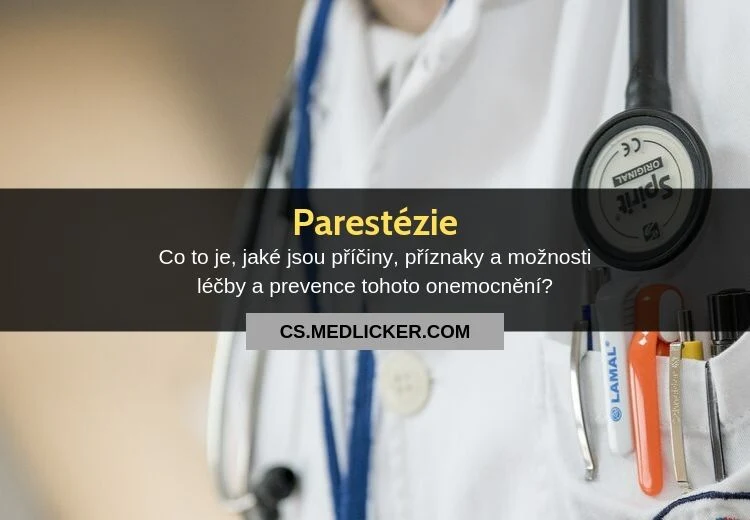 Lékař s fonendoskopem v bílé košili