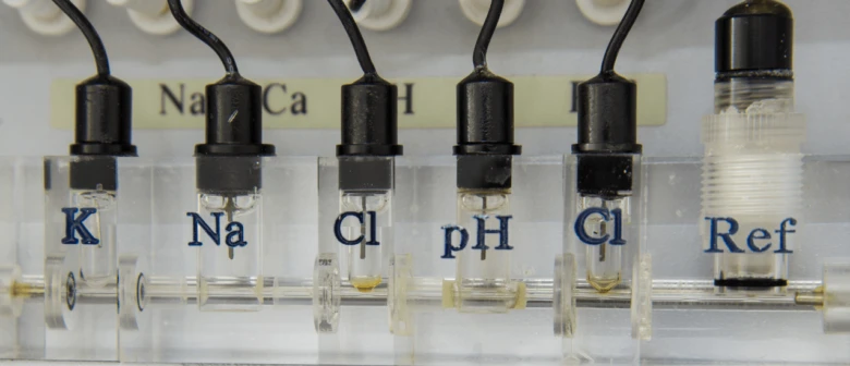 Senzory pro měření koncentrace elektrolytů v biologických vzorcích.