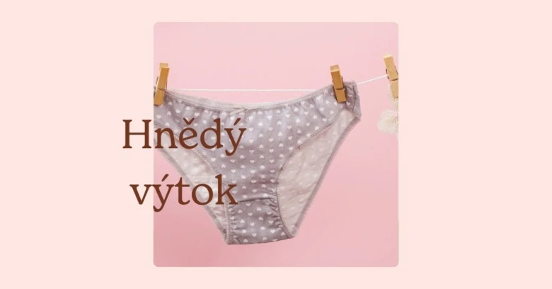 Bielé kalhotky s puntíky visící na šňůře.
