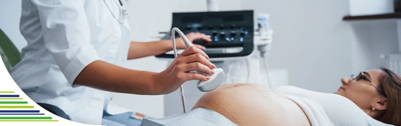 Ultrazvukové vyšetření těhotné ženy při kontrole plodu.