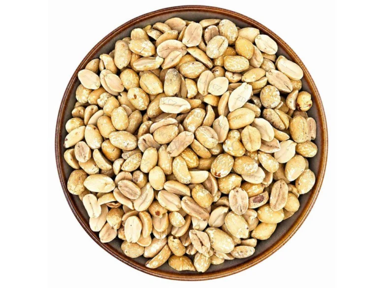 Raw peanuts in bowl