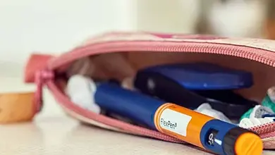 Inzulínová tužka v tašce s dalšími potřebami pro diabetika