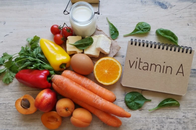 Zelenina, ovoce a mléčné výrobky bohaté na vitamín A.