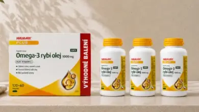 Krabice s rybím olejem Omega-3 vedle tří lahví doplnku stravy.